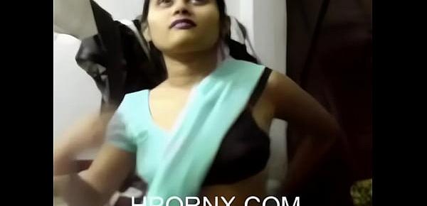  Indian Girl in Saree seducing (new)